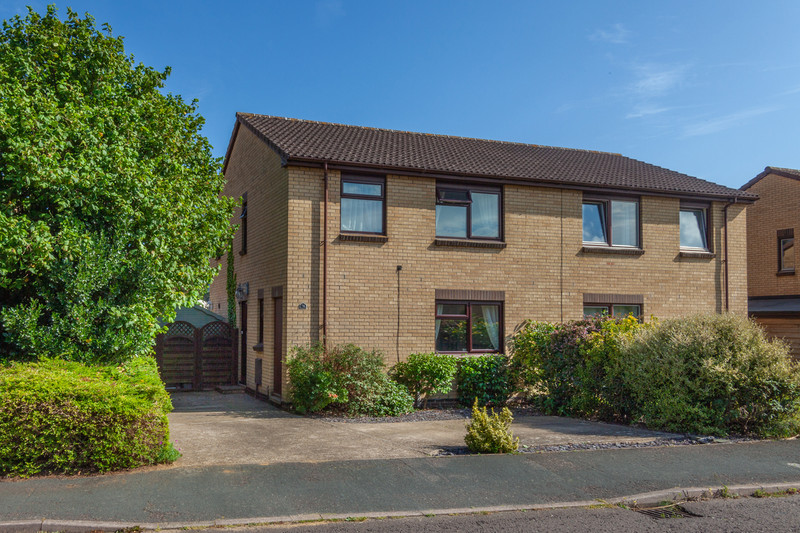 A superbly presented and spacious two bedroom semi detached home in the popular village of Rendlesham.