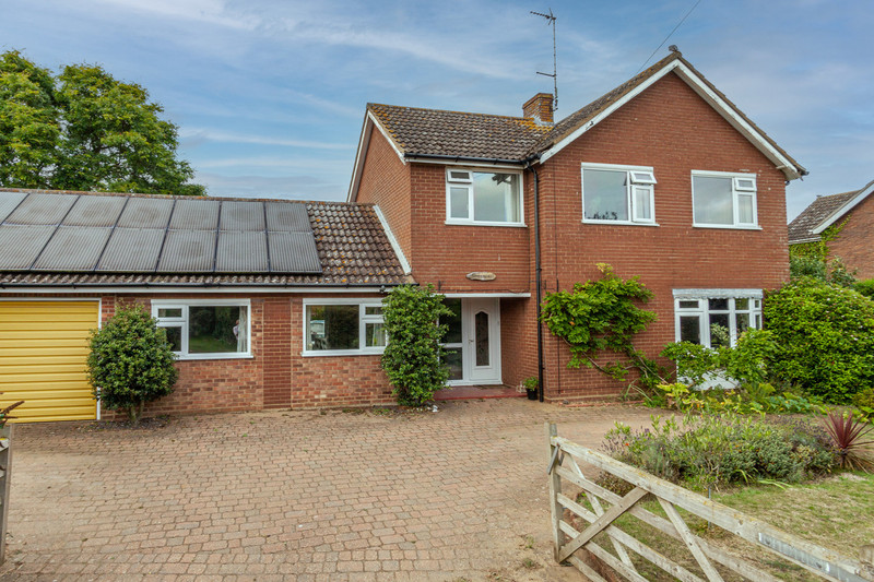 A superbly presented detached home in the popular village of Bawdsey, within easy walking and travelling distance of several beaches!