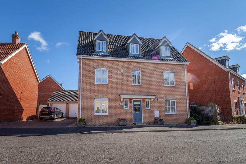 ***SSTC.... SALE AGREED WITHIN A WEEK... SIMILAR PROPERTY REQUIRED. A spacious and superbly presented three storey, five bedroom detached home offering accommodation in excess of 1800 square feet over three floors with two generous reception rooms...