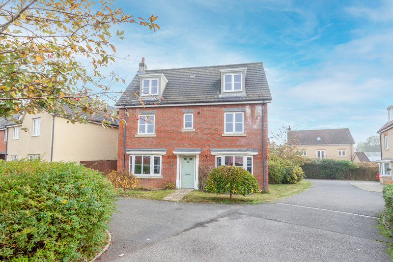 A substantial flexible family home on the popular Rendlesham Development. This spacious home (2150+ square feet over three floors) offers five double bedrooms, two en-suites, two large reception rooms, kitchen/breakfast room. driveway and a double...