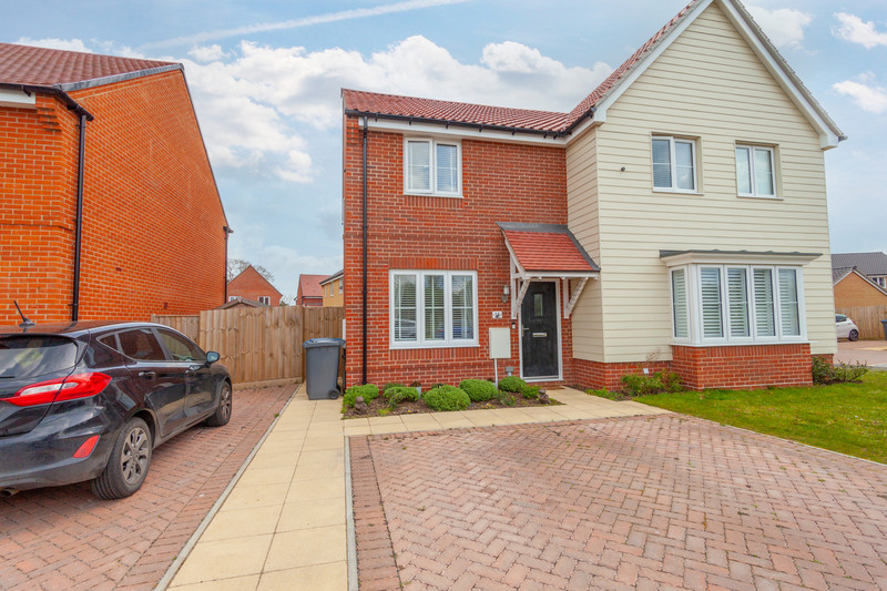 A superbly presented two bedroom semi detached home situated at the end of a no-through road on the popular Longwood Fields development on the outskirts of Woodbridge, built by Bloor Homes in 2020.
