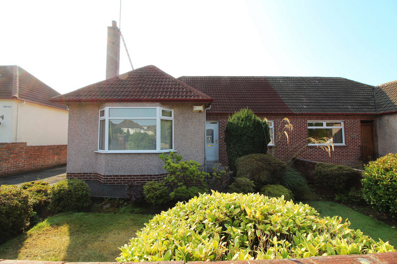 Well presented 3/4 bedroom semi villa in a sought after location. With entrance hall, lounge, kitchen. dining room/bedroom, 3 further bedrooms and shower room. With front garden, driveway and large rear garden with garage. Early viewings advised.
