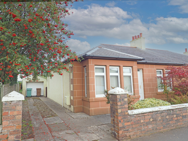 This 2-bedroom bungalow is located in a popular area. Comprising a lounge, generous sitting room, spacious kitchen, family bathroom, 2 bedrooms rear porch. Features a long driveway, brick garage, and spacious rear garden. Large floored loft area.