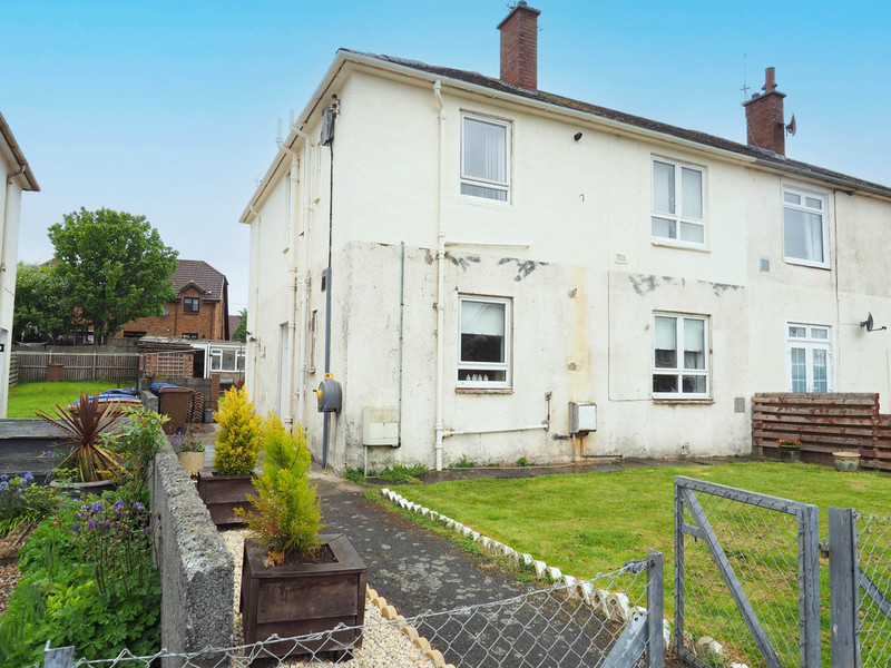 Hoppers present this two-bedroom upper flat in the village of Monkton. Comprising an inner hall with stairs to the landing, a lounge, two double bedrooms, a modern fitted kitchen, and a shower room. Great garden areas: ideal for both investors and...