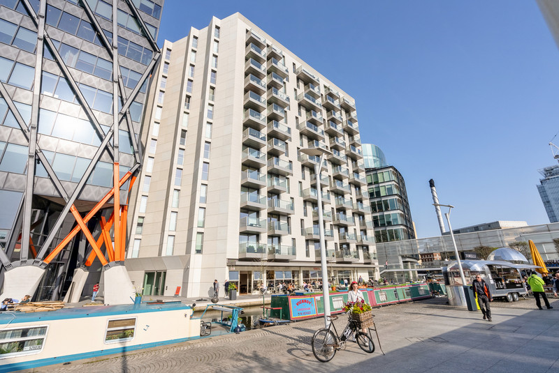An exceptional light-filled three bedroom lateral apartment in 3 Canalside Walk