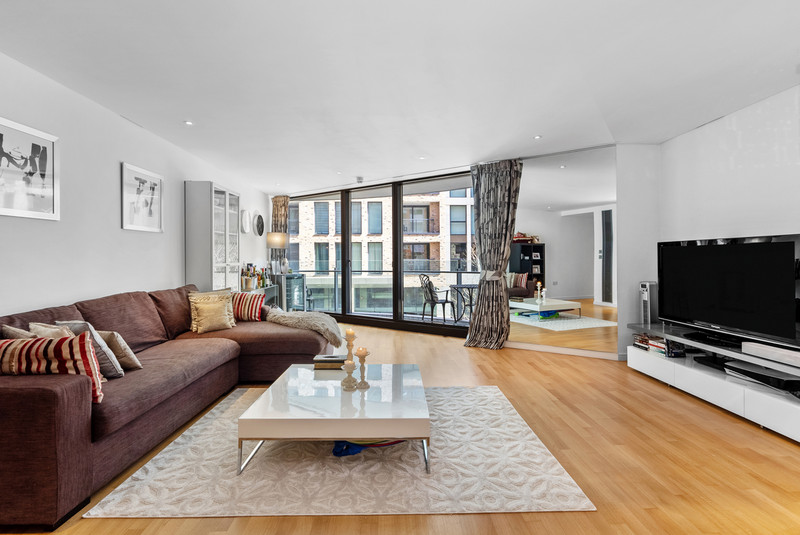 A well laid out 851 sq ft two bedroom apartment located on the
second floor of this popular modern building in the heart of W2.
