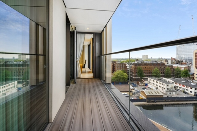 Stunning and spacious three bedroom apartment within the sought after Merchant Square