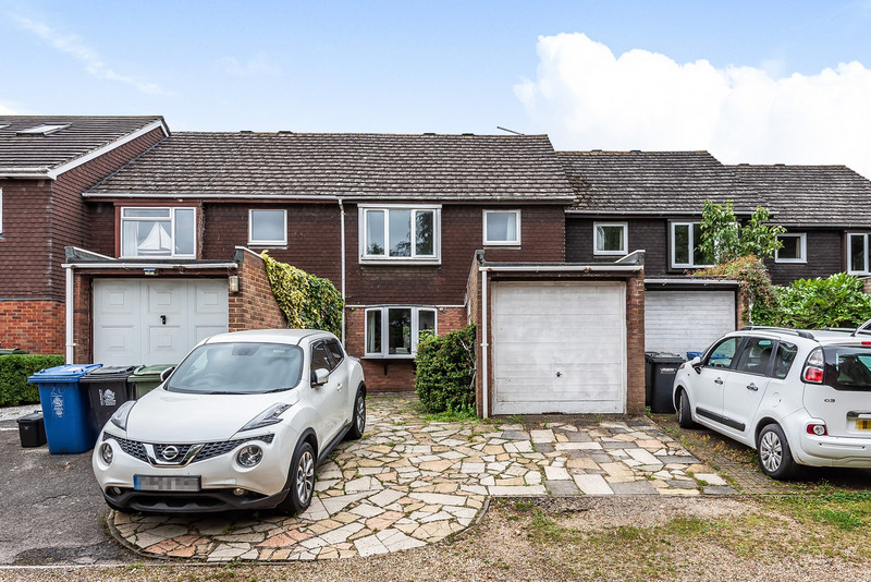 A three/four bedroom terraced house situated in a quiet cul-de-sac next to Bray Lake, midway between Windsor and Maidenhead giving easy access to both towns and various train/road links.
