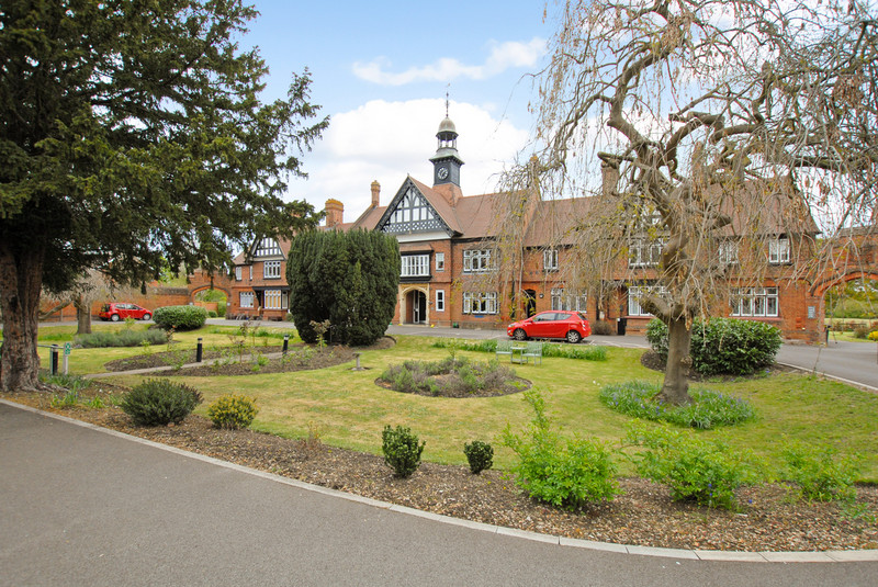 A recently refurbished one bedroom first floor apartment situated in a quiet retirement-style development close to Old Windsor village centre with beautiful communal grounds. Please note there is no allocated parking with this property.