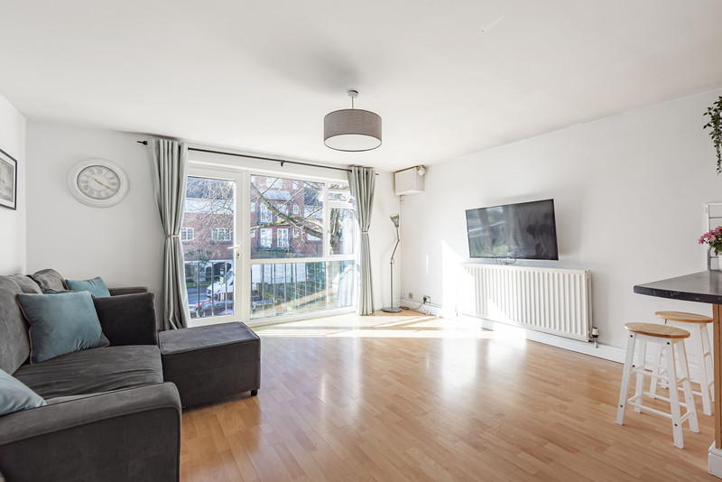 Situated in a popular development just a short walk from Windsor town centre and train stations is this two double bedroom first floor apartment with a garage and parking, an ideal first time buy or investment opportunity.