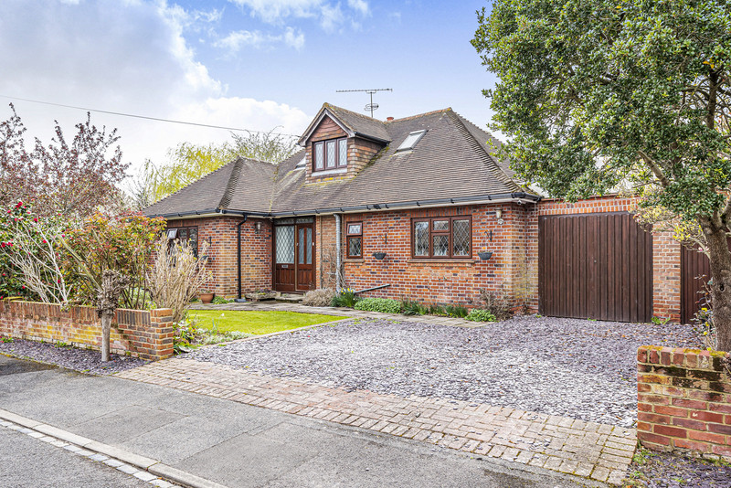A detached three/four bedroom bungalow situated in a sought after cul-de-sac location close to Windsor Great Park, featuring a beautiful south-westerly facing garden and great potential to further extend, subject to planning permission.