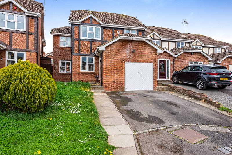 An extended three bedroom detached house in a quiet residential cul-de-sac just a short walk from the centre of Eton, with easy access over the bridge to Windsor town centre and the train stations.