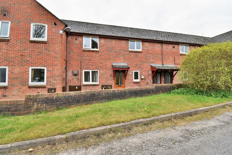A two bedroom ground floor retirement maisonette located close to the town centre of the historic town of Ashbourne. Over 50's and is offered with a 75% share.