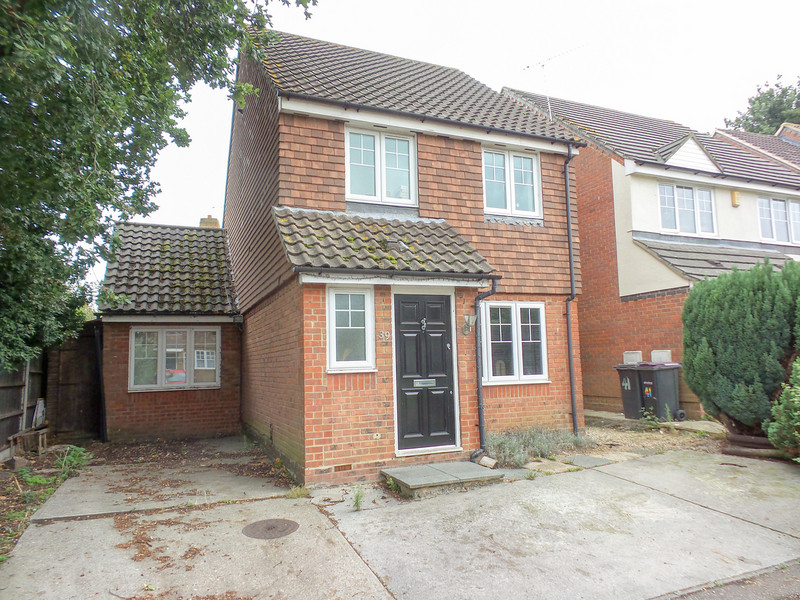 Falcon Close Rayleigh
