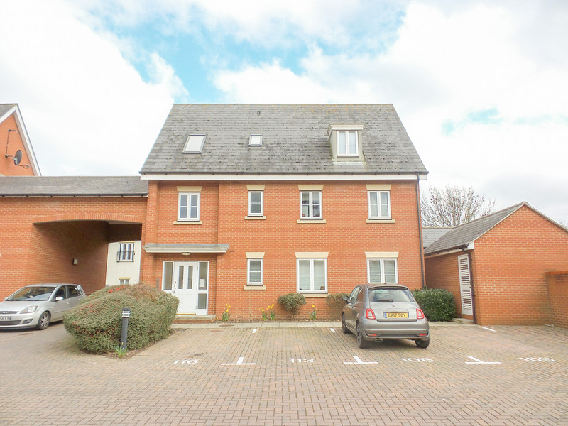 Available shortly is this well presented two bedroom first floor apartment which is conveniently located for local supermarket, shops and bus routes whilst Rayleigh Station is within 1 mile.