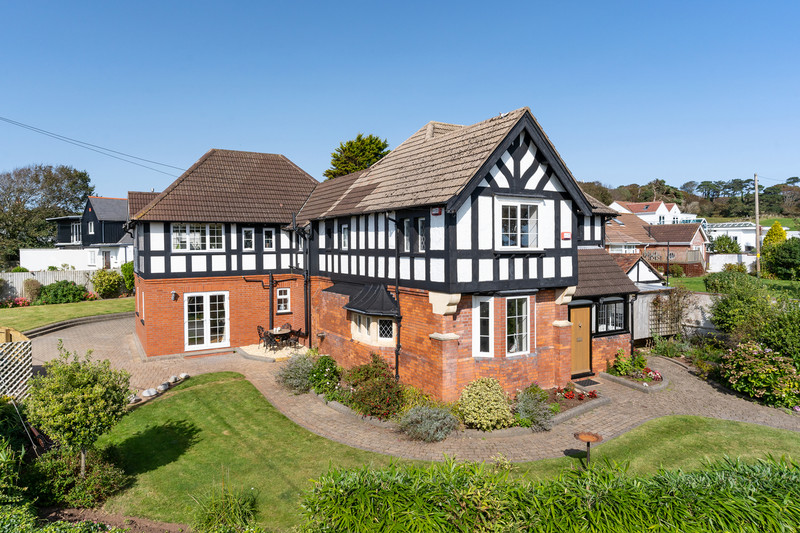 Are you dreaming of a beautiful family home just a stone’s throw from the glorious Welsh coastal path? On the outskirts of Cardiff and boasting dramatic sea views across to Sully Island, this 5–6-bedroom detached residence is a wish come true.