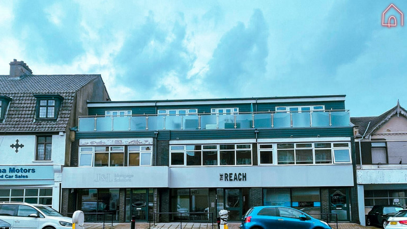 If you are looking for your first home or investment, then this stunning apartment is the one for you! Offering parking for one, modern fixtures and fittings and NO ONWARD CHAIN.