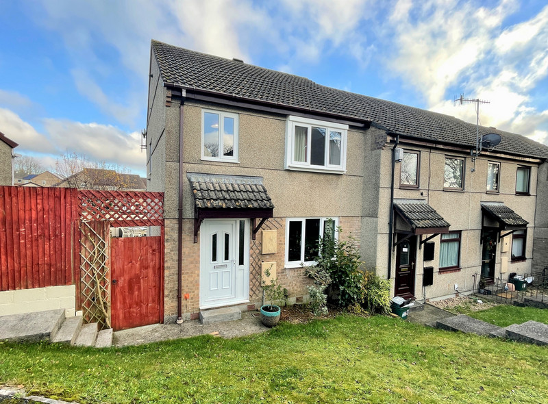 A beautiful end terraced property on a generous corner plot within a quiet residential cul-de-sac close to local amenities. Lounge, modern kitchen/diner, conservatory, three bedrooms, bathroom, front & rear gardens, garage, driveway (in plot) PVCu DG...
