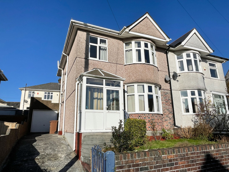 A spacious semi-detached 1930's family home a stones throw from all amenities, transport links, school and shops in the immediate vicinity. Three bedrooms, lounge/dining room, kitchen, garage, GCH and PVCu double glazing.