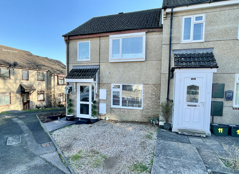 A beautifully presented, three bedroom, end terrace property within a quiet residiential cul de sac. Hall, Open Plan Lounge/Diner, Fitted Kitchen, Three Double Bedrooms, Family Bathroom, Front & Rear Gardens, Driveway, PVCu DG, GCH EPC 70C