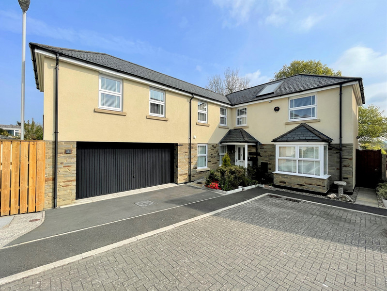 A superb home finished to an exceptionally high spec, within a private, gated development. Lounge, Kitchen/Diner, Conservatory, Utility, Cloakroom, Four Bedrooms, Two En Suites, Bathroom, Beautiful Gardens, Dble Garage, Moorland Views, PVCu D/G, GCH.
