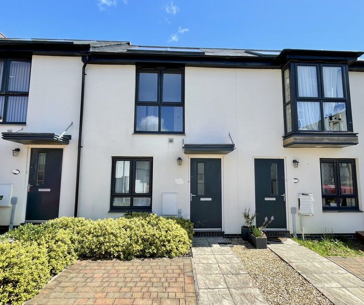 A two double bedroom, terrace property built by the award winning builder Cavanna homes in 2017. Lounge, kitchen, cloakroom, en suite bathroom & en suite shower room, level garden, driveway, DG, GCH, Solar Panels, remainder of NHBC guarantee. No...