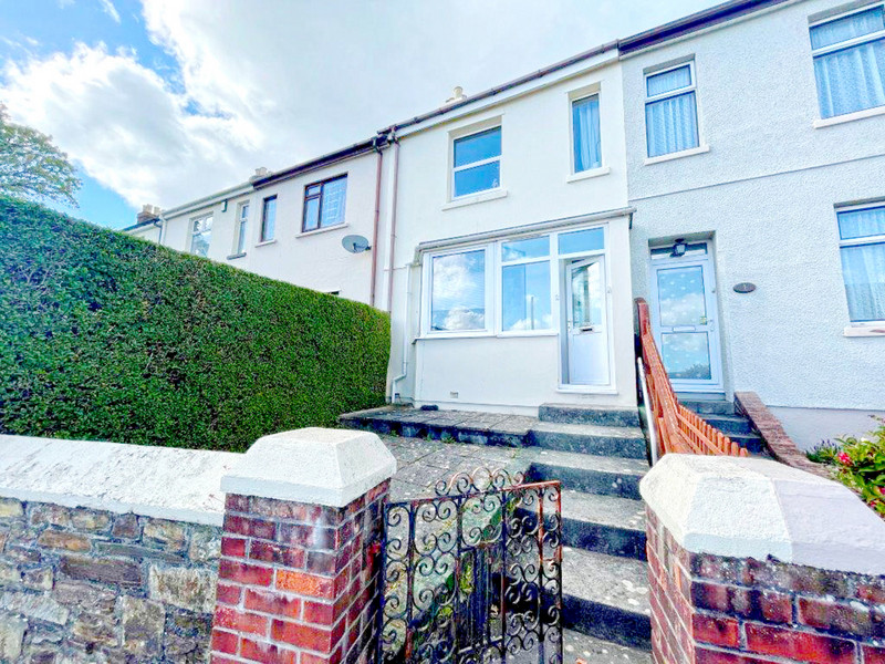 A great first time or investment purchase, close to good transport links and schooling. Living Room, Dining Room, Kitchen, Bathroom, Two Double Bedrooms, PVCu D/G, GCH, Garden, Single Garage.