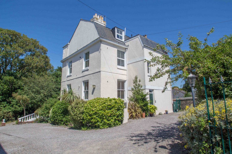 Elegant first floor, two double bedroom apartment in a quiet, secluded location. Communal Entrance, Kitchen/Dining Room, Sitting Room, Bathroom, Attractive Communal Gardens, Private Parking.