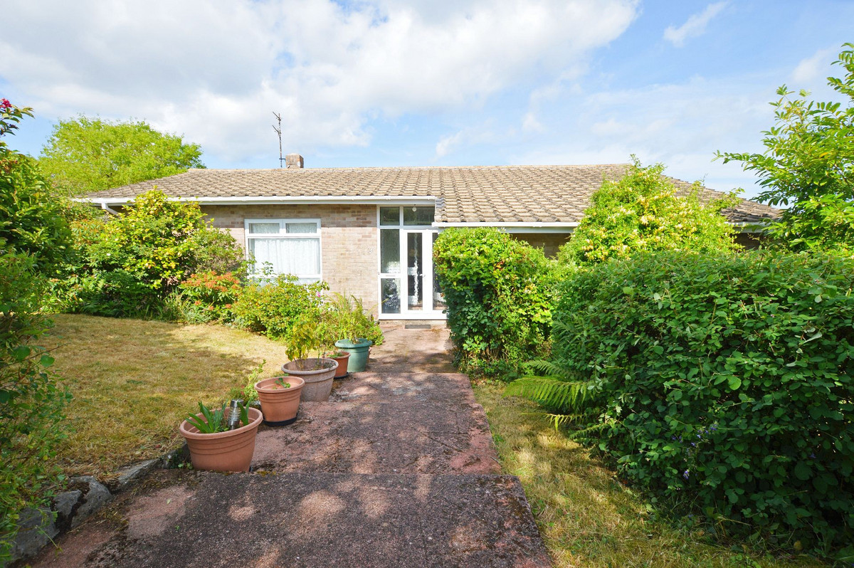 A 2 BEDROOM DETACHED BUNGALOW ON A CORNER PLOT WITH ENCLOSED GARDENS