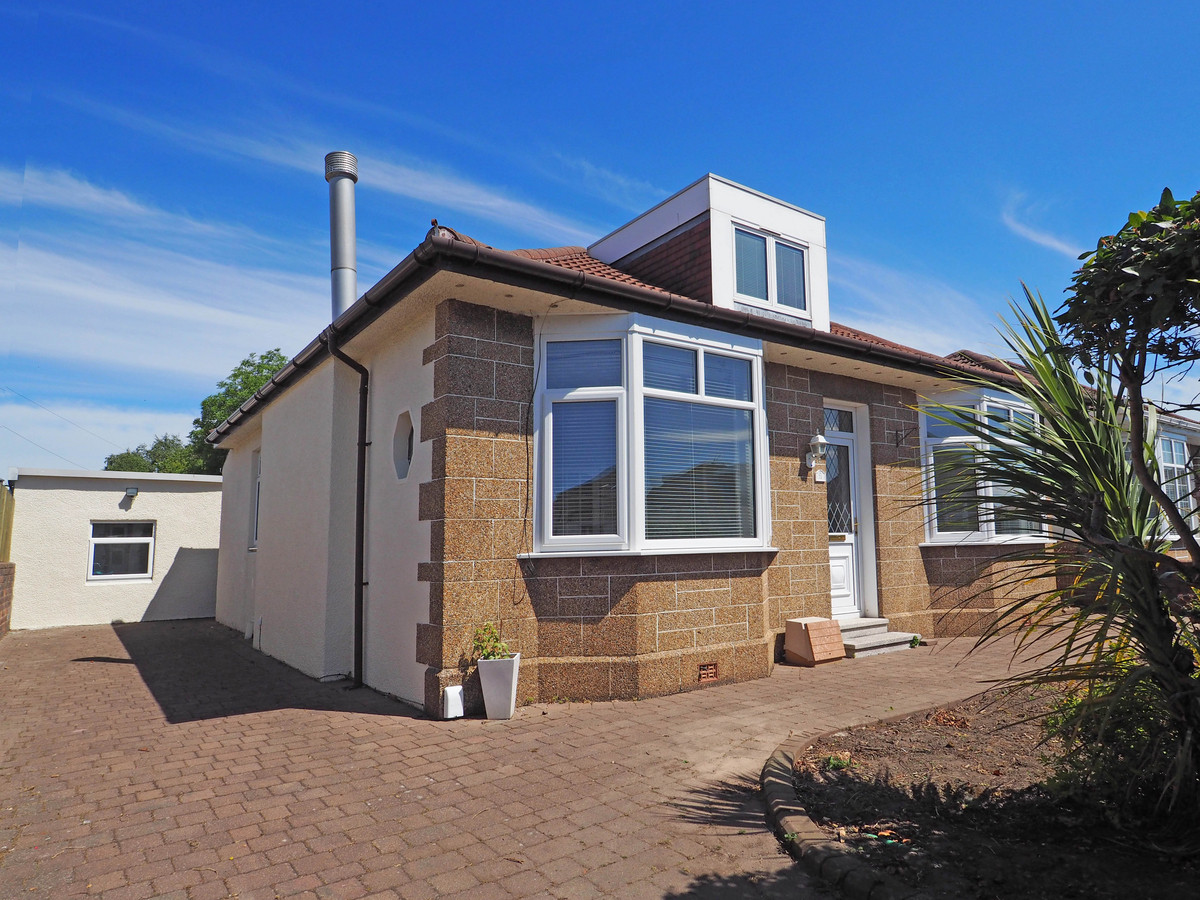 Hoppers present this freshly decorated 3bedroom detached bungalow in a